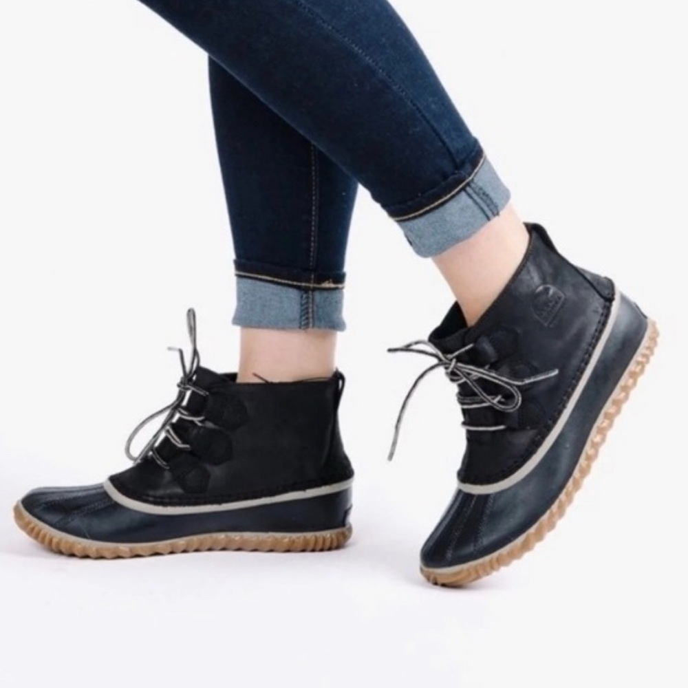 Sorel Out N’ About Leather Duck Boots Black Size 9
